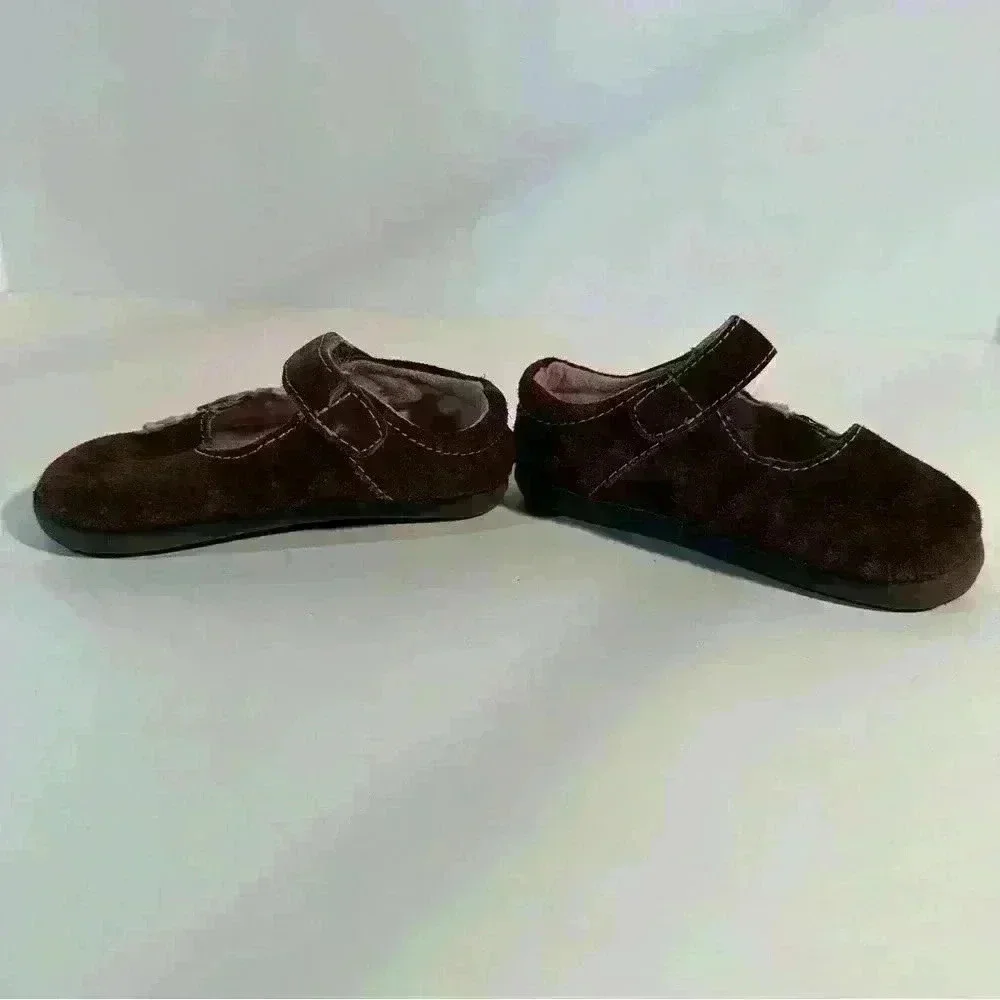 GENUINE KIDS FROM OSHKOSH GIRL SHOES 5 BROWN SUEDE MARY JANES W/FLOWERS